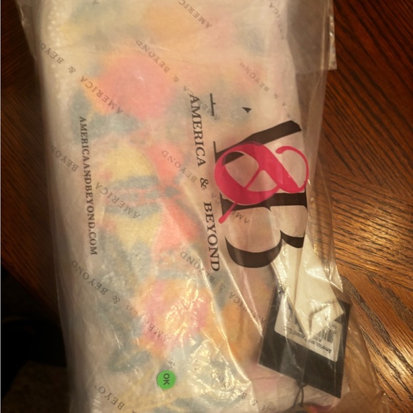 Rainbow Wings Beaded Floral Shoulder Bag - Picture 9 of 10